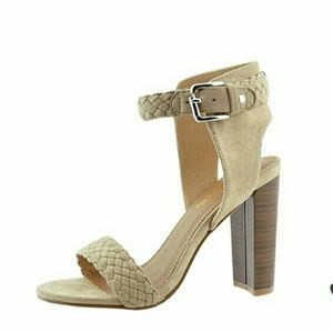 A Beige Sandels